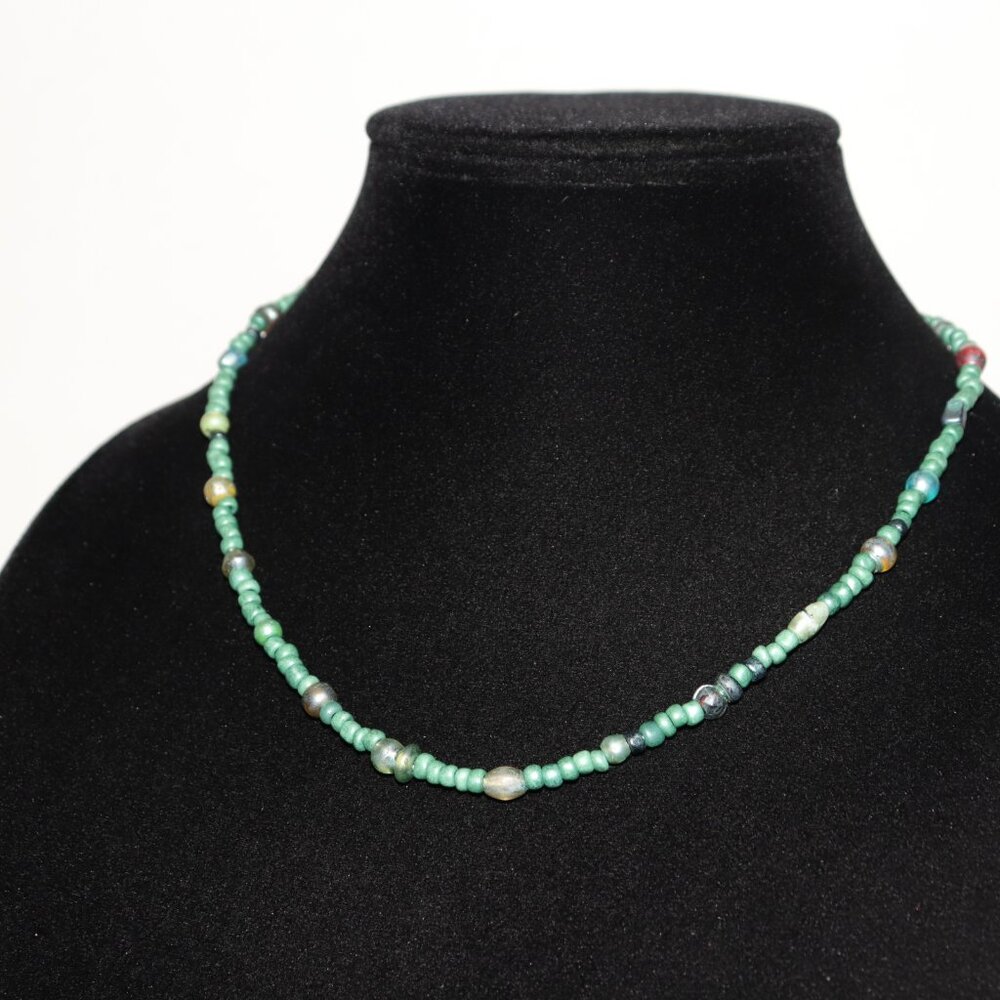 💚 NWOT Glass Beaded Necklace – 18"  🌟